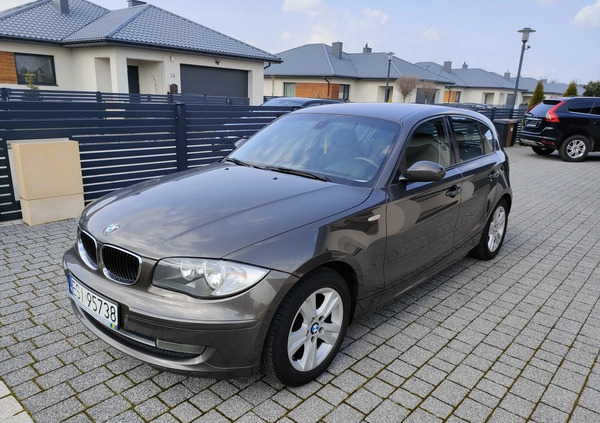 BMW Seria 1 cena 16800 przebieg: 248000, rok produkcji 2009 z Sieradz małe 172